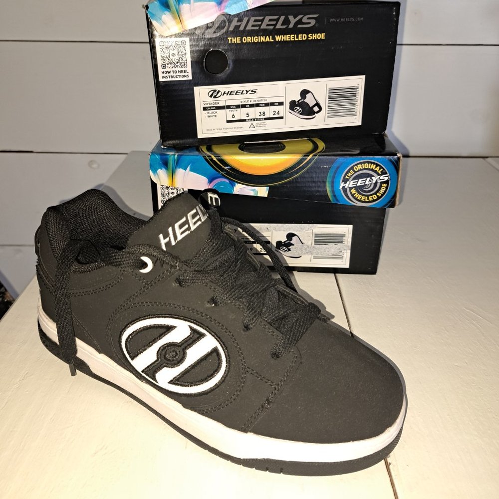 Heelys Voyager Skate Shoes Black/White big kid size 6 and 7